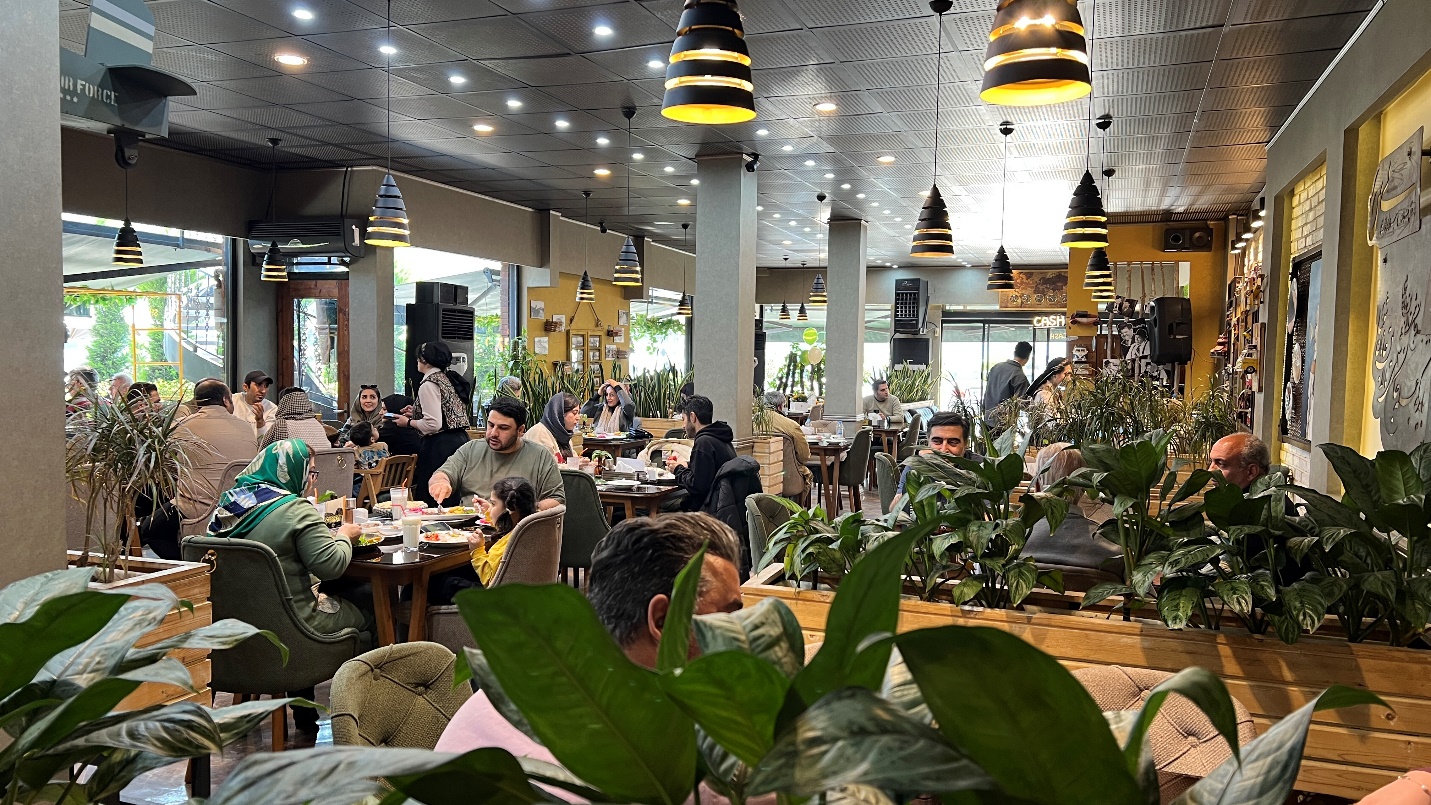 بهترین رستوران با موسیقی زنده برای تولد کجا بریم؟ فضای داخلی رستوران