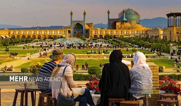 اصفهان برای ماندگاری گردشگر چه کم دارد؟