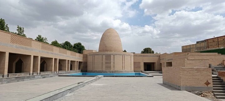 گشایش بارگاه و رونمایی از تندیس شمس تبریزی در خوی گشایش بارگاه و رونمایی از تندیس شمس تبریزی در خوی